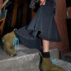 101 Fabriquées en Angleterre Bottines en daim avec détails métalliques 101 Fabriquées en Angleterre Bottines en daim avec détails métalliques