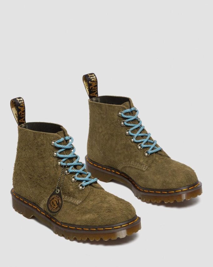 101 Fabriquées en Angleterre Bottines en daim avec détails métalliques 101 Fabriquées en Angleterre Bottines en daim avec détails métalliques