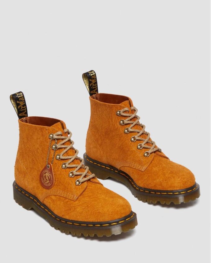 101 Fabriquées en Angleterre Bottines en daim avec détails métalliques 101 Fabriquées en Angleterre Bottines en daim avec détails métalliques