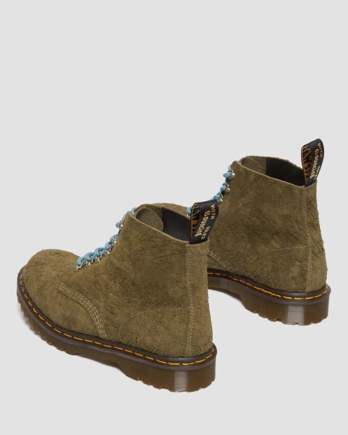 101 Fabriquées en Angleterre Bottines en daim avec détails métalliques 101 Fabriquées en Angleterre Bottines en daim avec détails métalliques