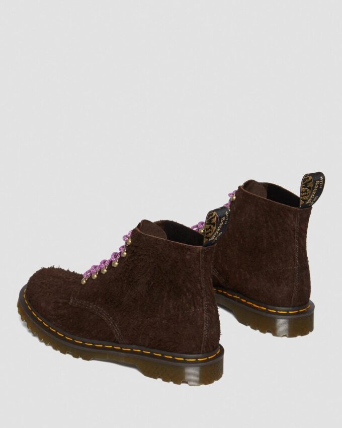 101 Fabriquées en Angleterre Bottines en daim avec détails métalliques 101 Fabriquées en Angleterre Bottines en daim avec détails métalliques