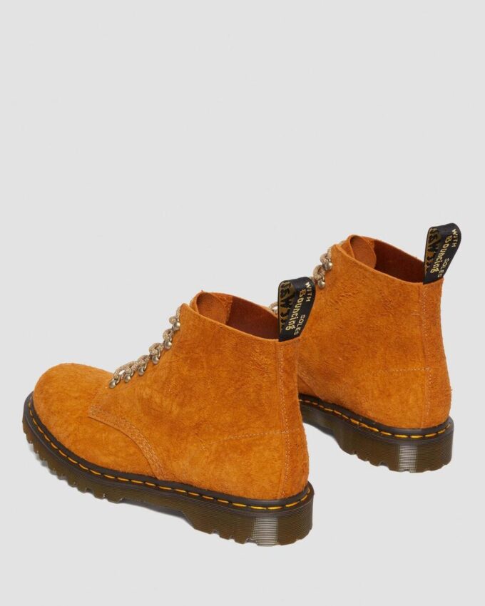 101 Fabriquées en Angleterre Bottines en daim avec détails métalliques 101 Fabriquées en Angleterre Bottines en daim avec détails métalliques