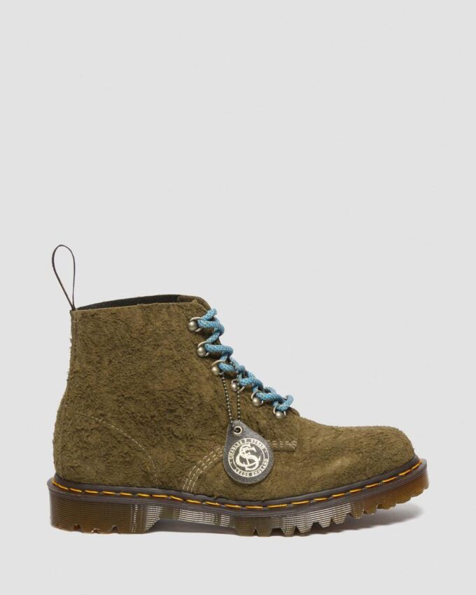 101 Fabriquées en Angleterre Bottines en daim avec détails métalliques 101 Fabriquées en Angleterre Bottines en daim avec détails métalliques