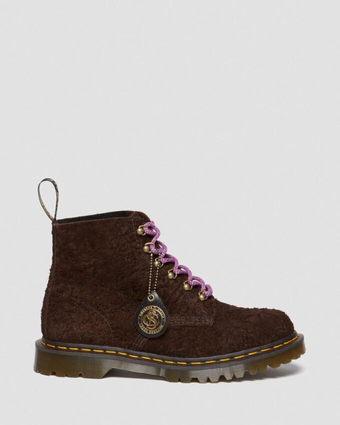 101 Fabriquées en Angleterre Bottines en daim avec détails métalliques 101 Fabriquées en Angleterre Bottines en daim avec détails métalliques