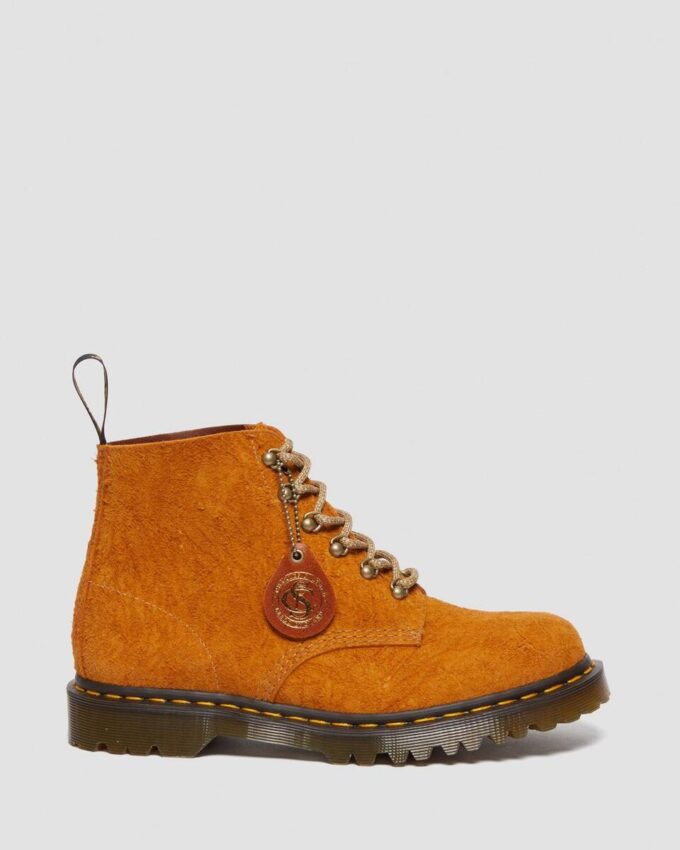 101 Fabriquées en Angleterre Bottines en daim avec détails métalliques 101 Fabriquées en Angleterre Bottines en daim avec détails métalliques