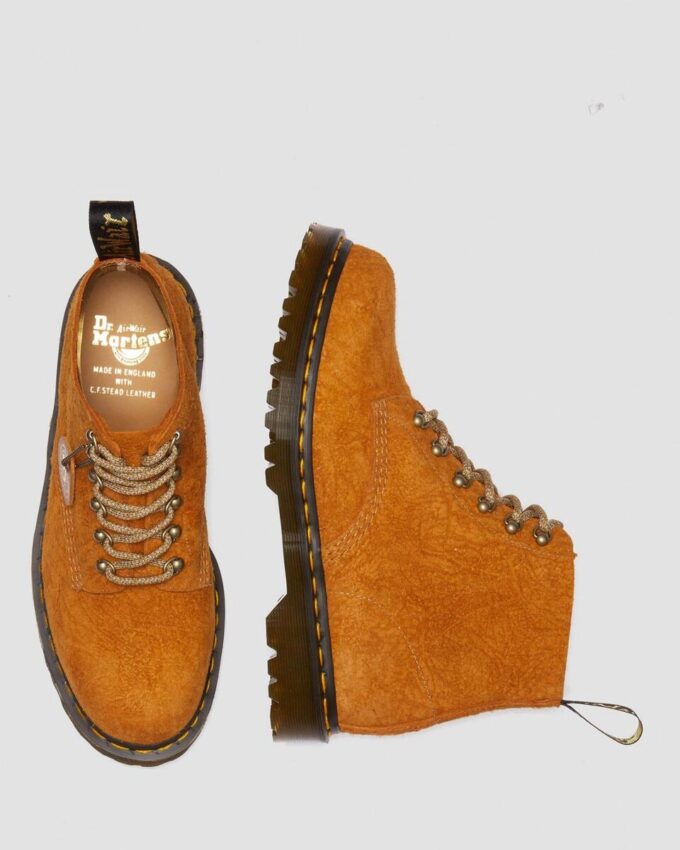 101 Fabriquées en Angleterre Bottines en daim avec détails métalliques 101 Fabriquées en Angleterre Bottines en daim avec détails métalliques