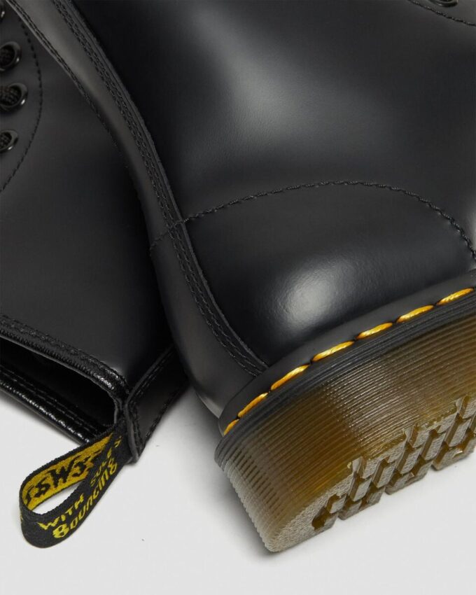 1460 BOTTES À LACETS EN SMUH LEATHER POUR FEMMES 1460 BOTTES À LACETS EN SMUH LEATHER POUR FEMMES