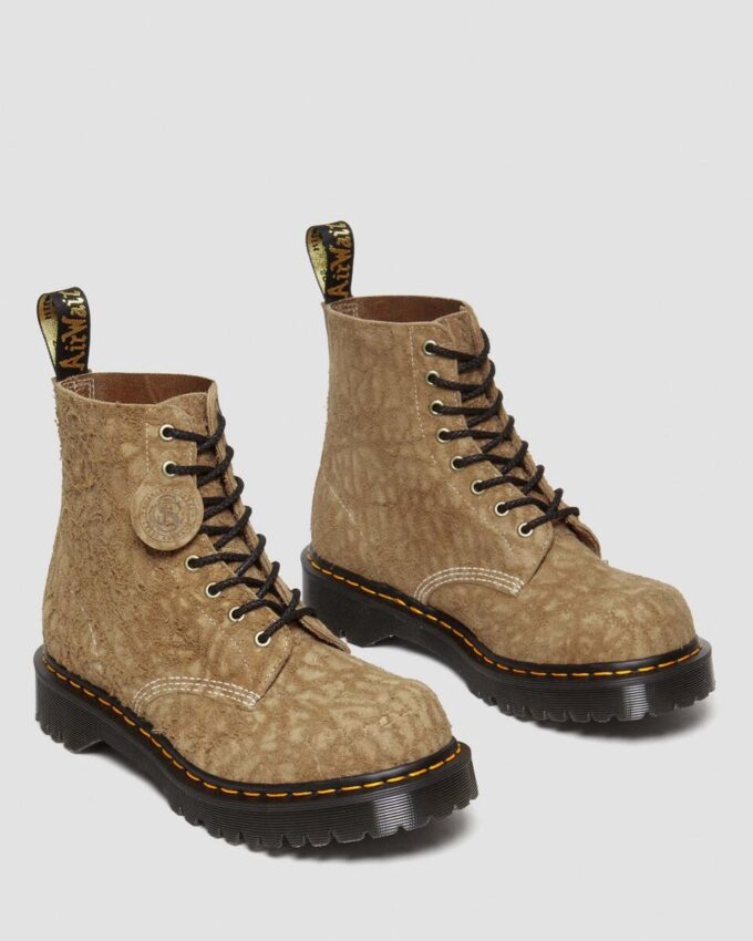1460 Bottines à lacets en daim embossé fabriquées en Angleterre 1460 Bottines à lacets en daim embossé fabriquées en Angleterre