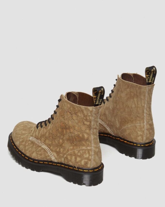 1460 Bottines à lacets en daim embossé fabriquées en Angleterre 1460 Bottines à lacets en daim embossé fabriquées en Angleterre
