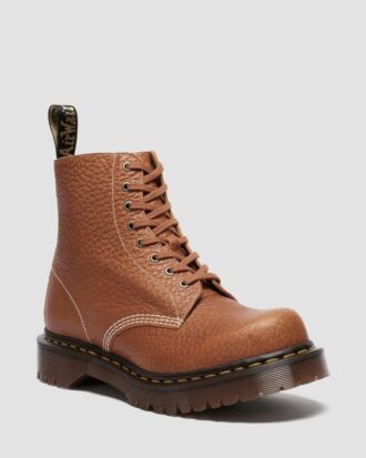 1460 Fabriquées en Angleterre Bottes à bout carré en cuir embossé Soft Boa 1460 Fabriquées en Angleterre Bottes à bout carré en cuir embossé Soft Boa