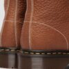 1460 Fabriquées en Angleterre Bottes à bout carré en cuir embossé Soft Boa 1460 Fabriquées en Angleterre Bottes à bout carré en cuir embossé Soft Boa