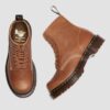 1460 Fabriquées en Angleterre Bottes à bout carré en cuir embossé Soft Boa 1460 Fabriquées en Angleterre Bottes à bout carré en cuir embossé Soft Boa