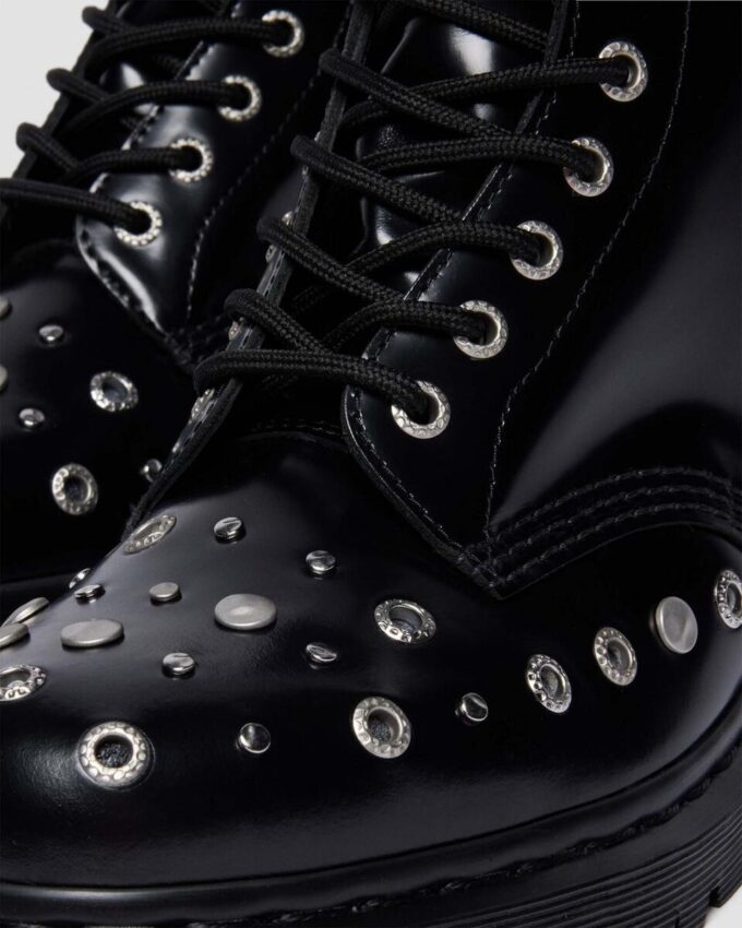 Bottes en cuir clouté 1460
