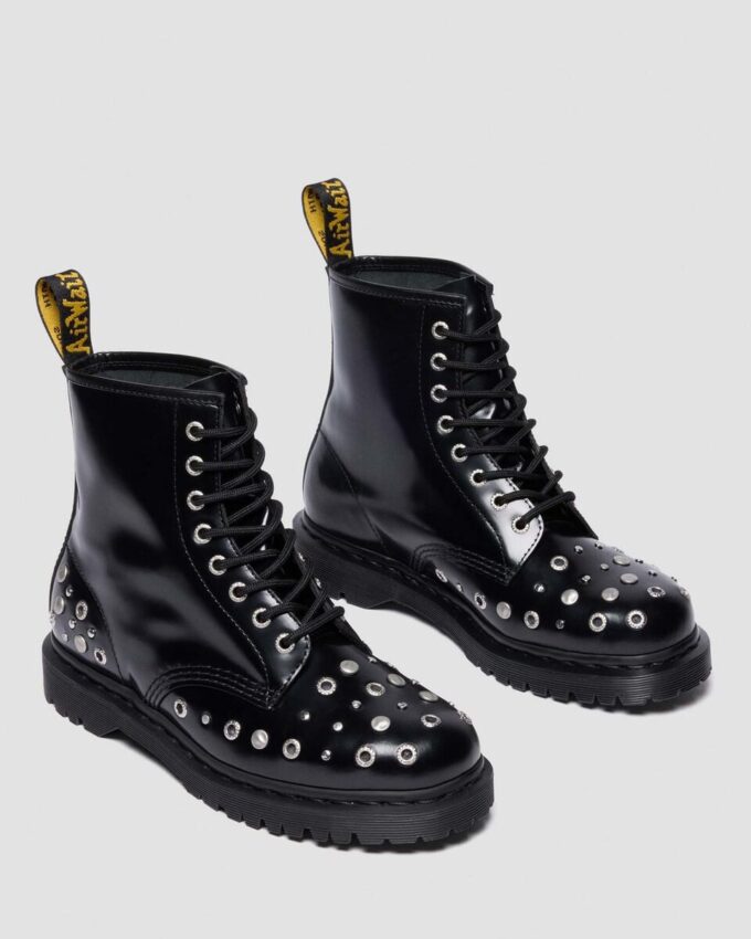 Bottes en cuir clouté 1460