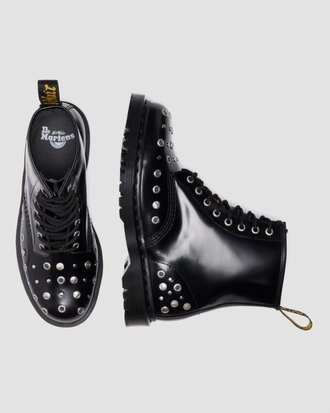 Bottes en cuir clouté 1460