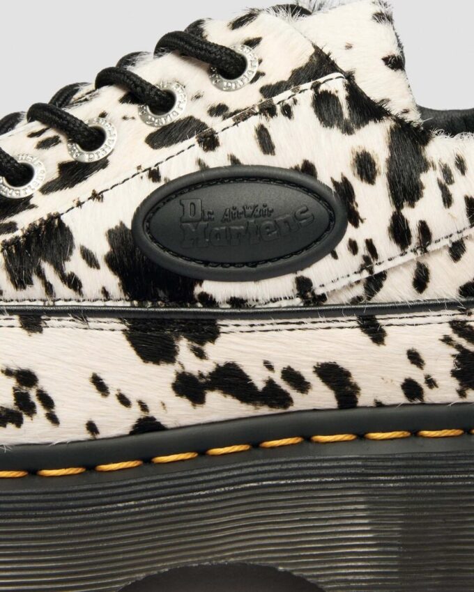 BUZZ Chaussures à 5 œillets en cuir dalmatien BUZZ Chaussures à 5 œillets en cuir dalmatien