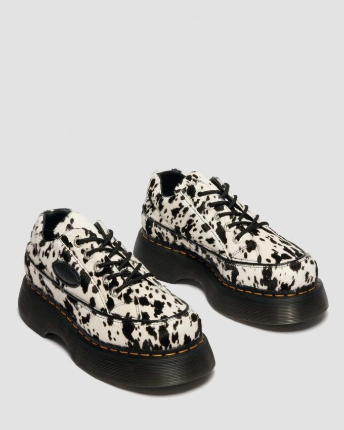 BUZZ Chaussures à 5 œillets en cuir dalmatien BUZZ Chaussures à 5 œillets en cuir dalmatien
