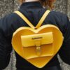Sac en cuir Kiev avec ferrures en forme de cœur Sac en cuir Kiev avec ferrures en forme de cœur